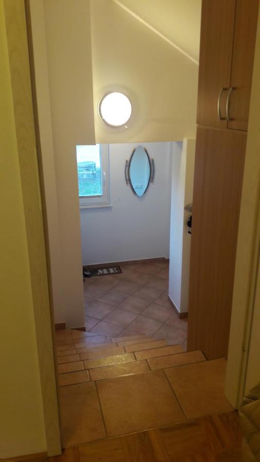 Apartment Kranj - huge terrace, free P, WI - FI, AC Buitenkant foto