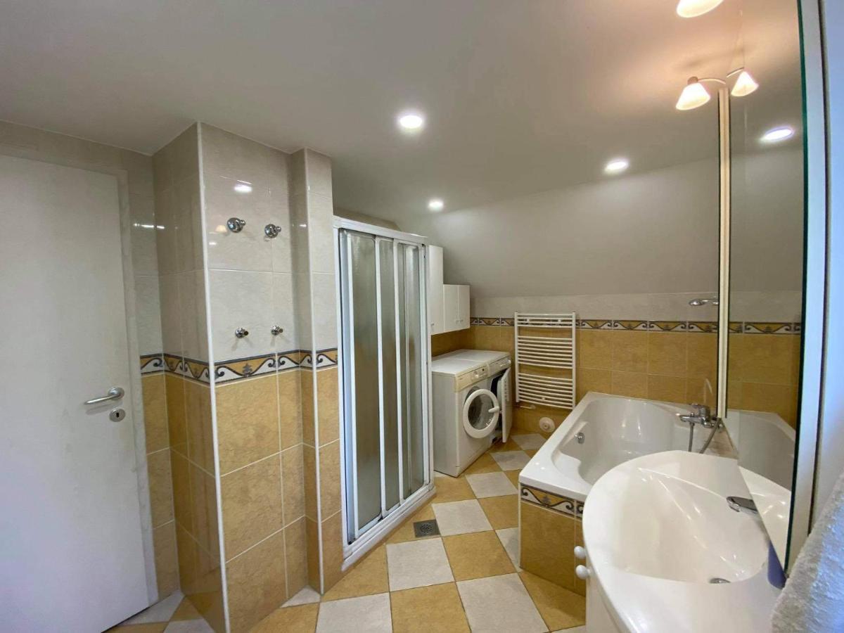 Apartment Kranj - huge terrace, free P, WI - FI, AC Buitenkant foto