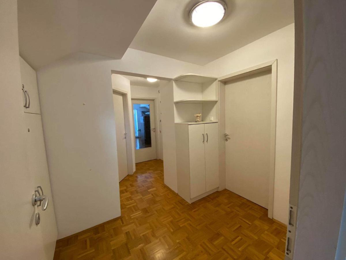 Apartment Kranj - huge terrace, free P, WI - FI, AC Buitenkant foto