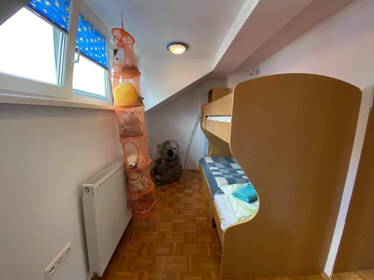 Apartment Kranj - huge terrace, free P, WI - FI, AC Buitenkant foto